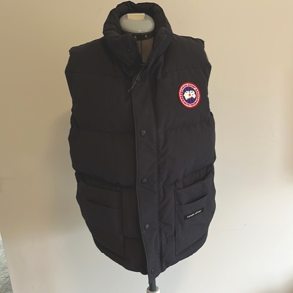 Canada Goose Mens XS navy vest